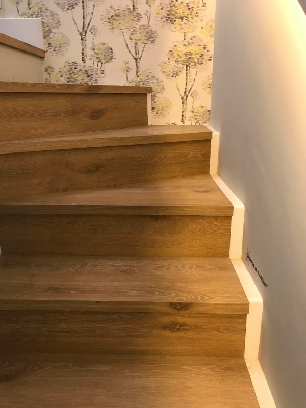 Galería fotos de escaleras forradas con suelos de madera y laminados